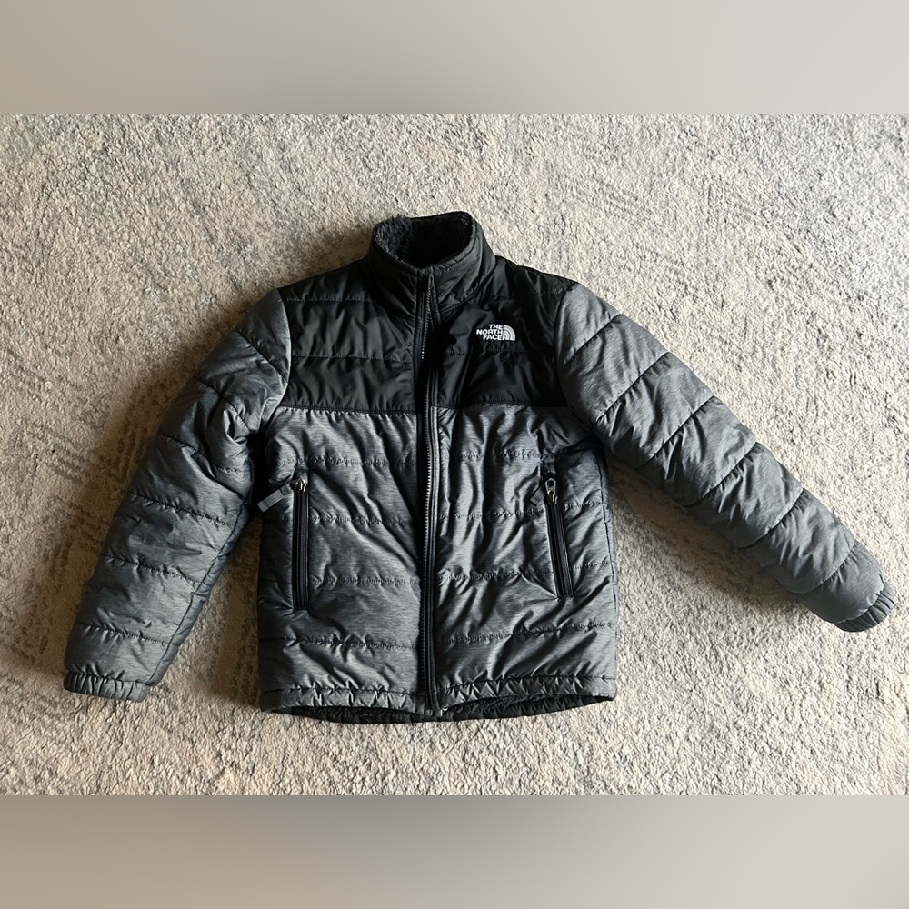 North Face reversible jacket gray/black - boys size S
